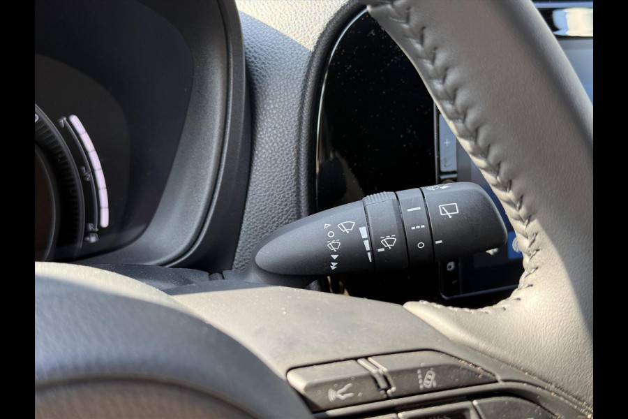 Toyota Aygo X 1.0 VVT-i S-CVT Automaat Pulse Bi-Tone | Stoelverwarming, Airconditioning, 17 inch, CarPlay, Adaptive cruise control