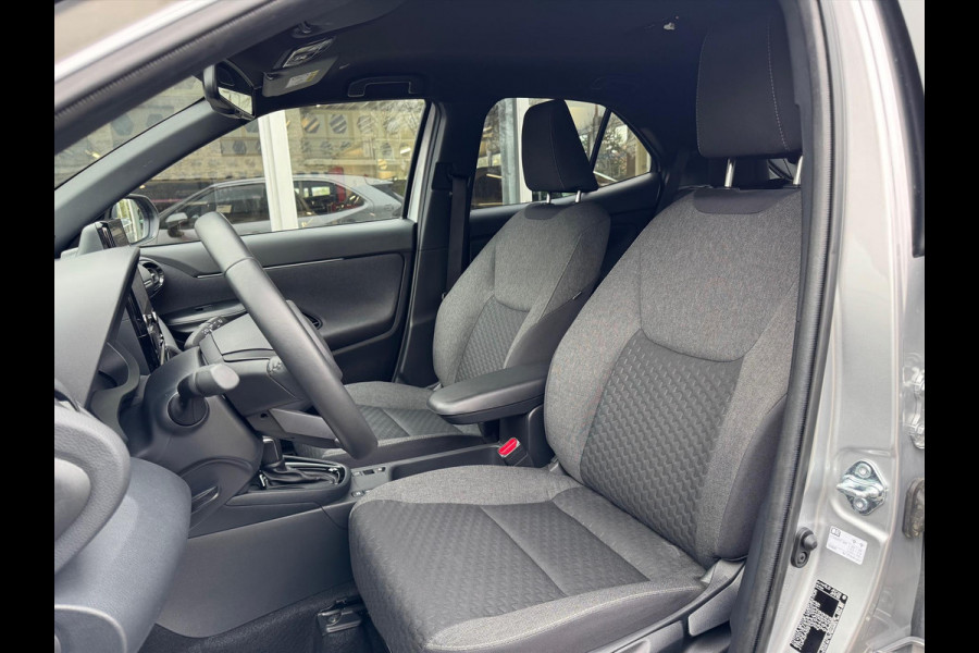 Toyota Yaris Cross 1.5 Hybrid First Edition Plus | Stoel + Stuurverwarming, Groot scherm, Keyless, 17 inch, Apple CarPlay/Android Auto