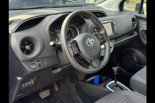 Toyota Yaris 1.5 Full Hybrid Dynamic | Lichtmetalen velgen, Parkeercamera, Licht + Regensensor, Cruise control, Climate control