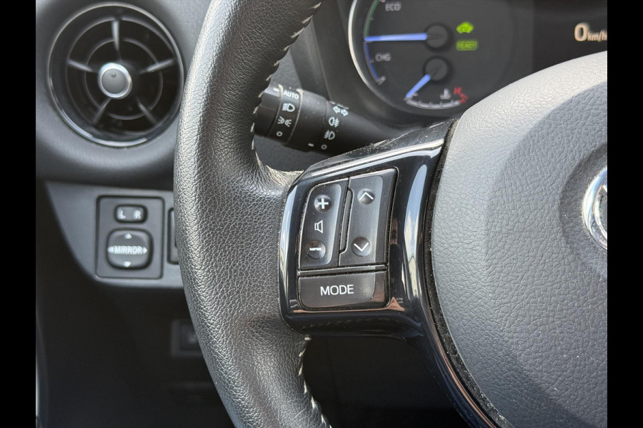 Toyota Yaris 1.5 Full Hybrid Dynamic | Lichtmetalen velgen, Parkeercamera, Licht + Regensensor, Cruise control, Climate control