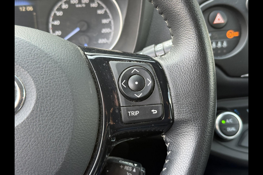 Toyota Yaris 1.5 Full Hybrid Dynamic | Lichtmetalen velgen, Parkeercamera, Licht + Regensensor, Cruise control, Climate control
