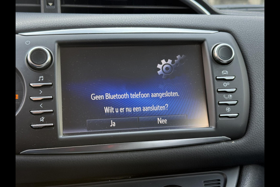 Toyota Yaris 1.5 Full Hybrid Dynamic | Lichtmetalen velgen, Parkeercamera, Licht + Regensensor, Cruise control, Climate control