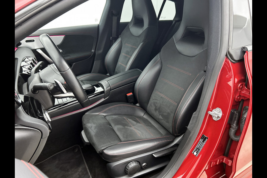 Mercedes-Benz CLA-Klasse Shooting Brake 200 Business Solution AMG AMG line | Night Pakket | Ledkoplampen | Sfeerverlichting | Stoelverwarming. Inclusief 24 maanden Mercedes-Benz Certified garantie voor Europa.