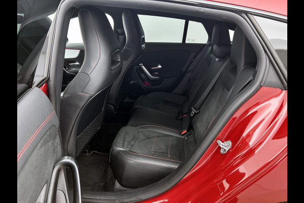 Mercedes-Benz CLA-Klasse Shooting Brake 200 Business Solution AMG AMG line | Night Pakket | Ledkoplampen | Sfeerverlichting | Stoelverwarming. Inclusief 24 maanden Mercedes-Benz Certified garantie voor Europa.