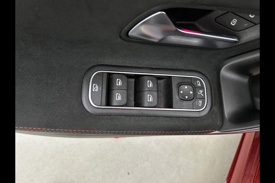 Mercedes-Benz CLA-Klasse Shooting Brake 200 Business Solution AMG AMG line | Night Pakket | Ledkoplampen | Sfeerverlichting | Stoelverwarming. Inclusief 24 maanden Mercedes-Benz Certified garantie voor Europa.
