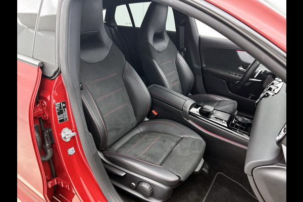 Mercedes-Benz CLA-Klasse Shooting Brake 200 Business Solution AMG AMG line | Night Pakket | Ledkoplampen | Sfeerverlichting | Stoelverwarming. Inclusief 24 maanden Mercedes-Benz Certified garantie voor Europa.