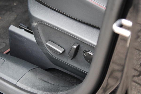Ford Kuga 2.5 PHEV ST-Line X | Adaptive Cruise Control | AGR Stoelen | Stoel + Stuurverwarming | Panorama Dak | Camera | Navigatie |