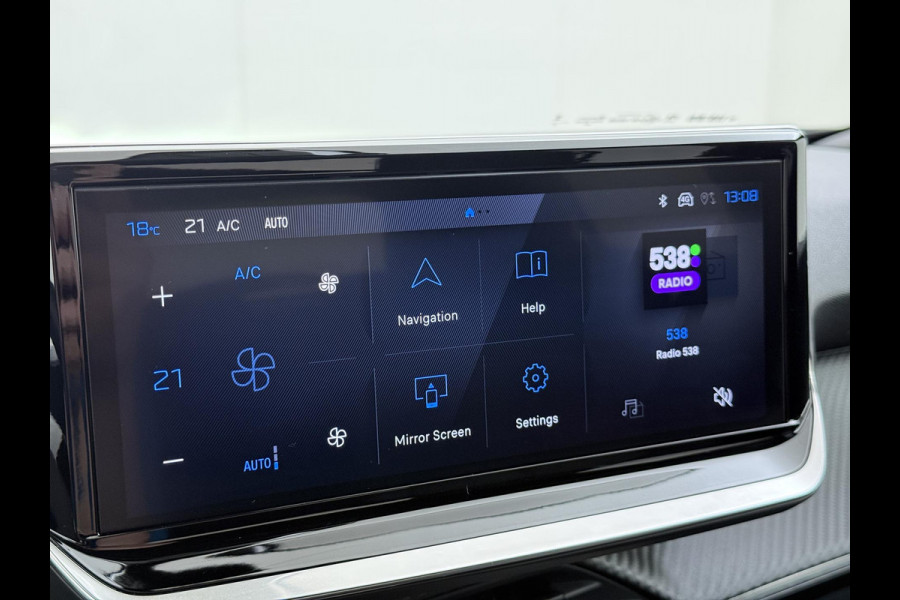 Peugeot 2008 1.2 Hybrid 136 Allure VAN: 26.900,- VOOR: 24.440,- UW WKVOORDEEL: 2.460,- | ADAPTIVE CRUISE CONTROL| ACHTERUITRIJCAMERA| APPLE CARPLAY/ ANDROID AUTO| DODE HOEK SENSOR | FABRIEKSGARANTIE TOT 2027 | RIJKLAAR PRIJS |
