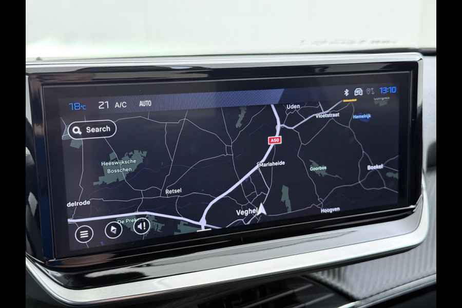 Peugeot 2008 1.2 Hybrid 136 Allure VAN: 26.900,- VOOR: 24.440,- UW WKVOORDEEL: 2.460,- | ADAPTIVE CRUISE CONTROL| ACHTERUITRIJCAMERA| APPLE CARPLAY/ ANDROID AUTO| DODE HOEK SENSOR | FABRIEKSGARANTIE TOT 2027 | RIJKLAAR PRIJS |