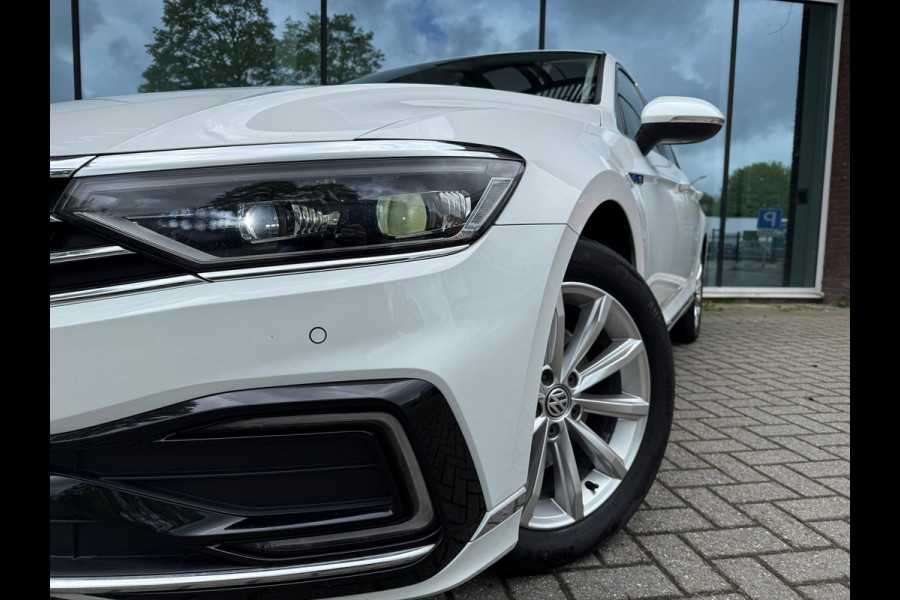 Volkswagen Passat Variant 1.4 TSI PHEV GTE Business - Automaat - Navi - Winterpakket - Trekhaak elektrisch
