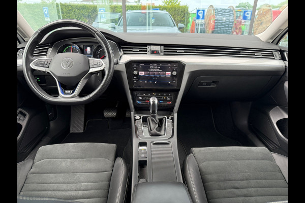 Volkswagen Passat Variant 1.4 TSI PHEV GTE Business - Automaat - Navi - Winterpakket - Trekhaak elektrisch