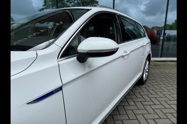Volkswagen Passat Variant 1.4 TSI PHEV GTE Business - Automaat - Navi - Winterpakket - Trekhaak elektrisch