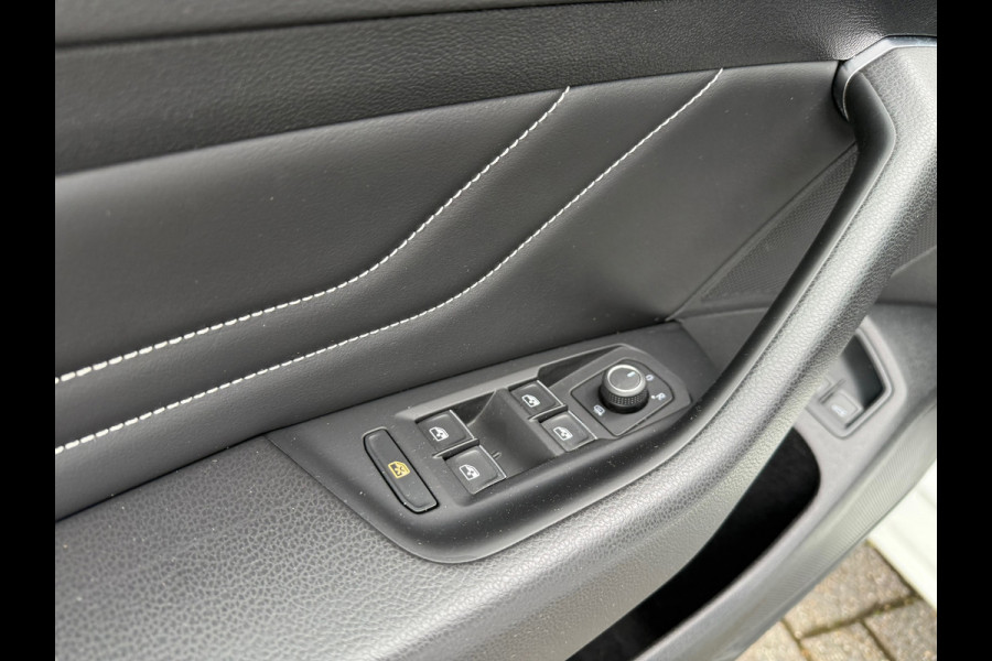 Volkswagen Passat Variant 1.4 TSI PHEV GTE Business - Automaat - Navi - Winterpakket - Trekhaak elektrisch