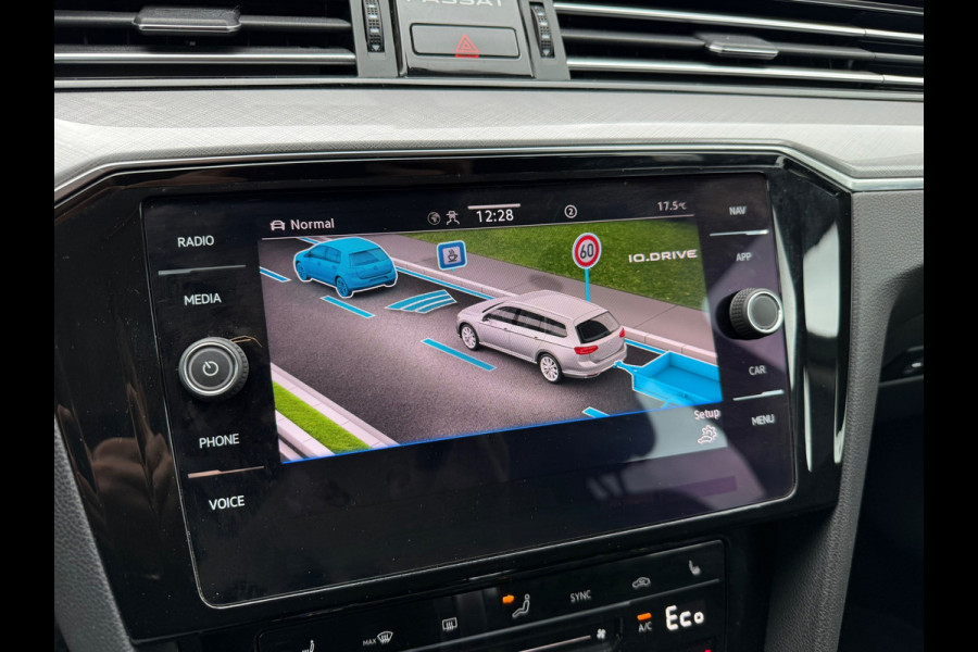 Volkswagen Passat Variant 1.4 TSI PHEV GTE Business - Automaat - Navi - Winterpakket - Trekhaak elektrisch