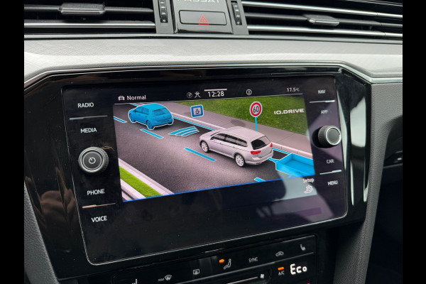 Volkswagen Passat Variant 1.4 TSI PHEV GTE Business - Automaat - Navi - Winterpakket - Trekhaak elektrisch