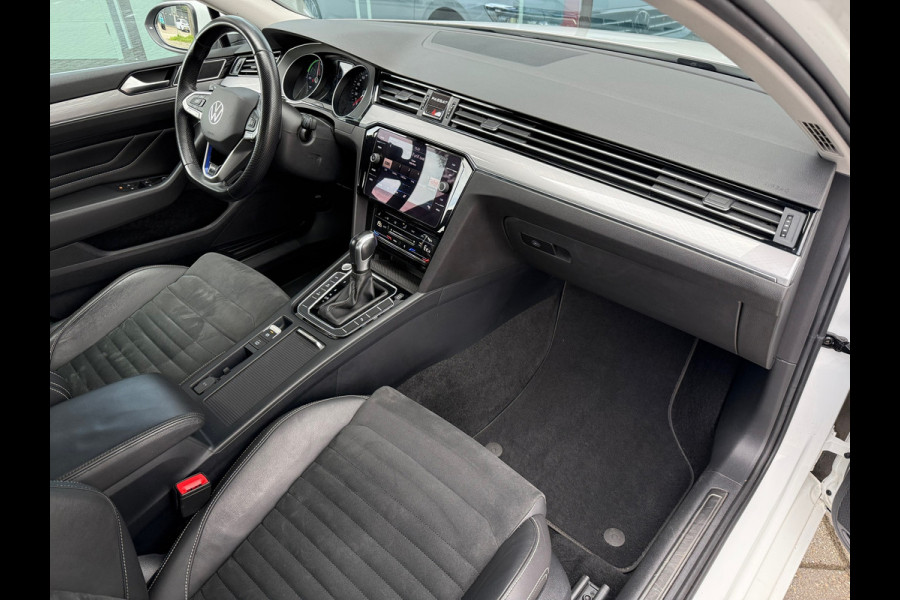 Volkswagen Passat Variant 1.4 TSI PHEV GTE Business - Automaat - Navi - Winterpakket - Trekhaak elektrisch