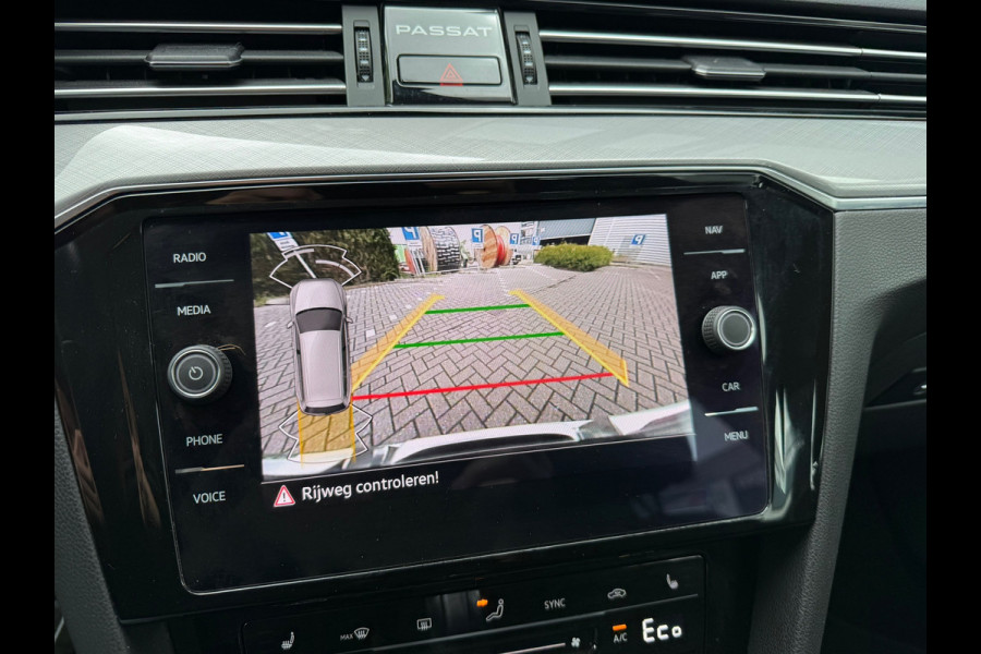 Volkswagen Passat Variant 1.4 TSI PHEV GTE Business - Automaat - Navi - Winterpakket - Trekhaak elektrisch