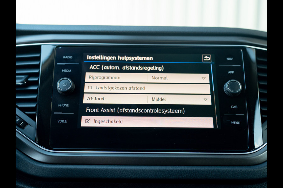 Volkswagen T-Roc 1.5 TSI 150Pk Style | Trekhaak afnb. | Camera | Adapt. Cr. | PDC V&A | Prijs Rijklaar!!
