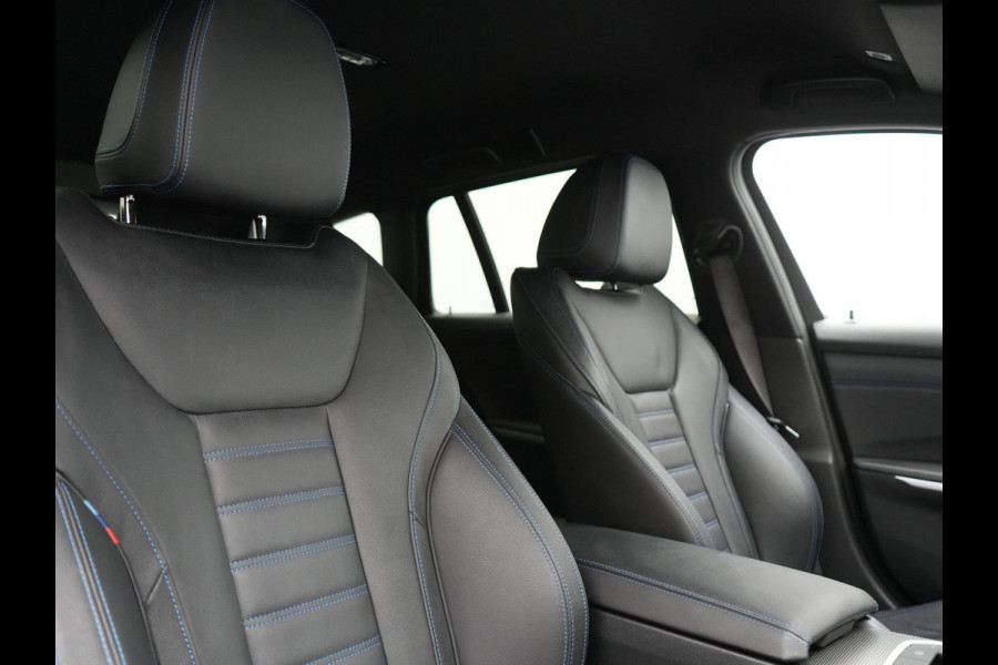 BMW 3 Serie Touring 330e M Sport PHEV 293pk Dealer O.H. Dravitgrau | Head Up | Camera | Laser LED | Sfeerverlichting | Lederen Sportstoelen & Stuur Verwarmd | Apple Carplay | Keyless | Blis | 19"L.M | Virtual | Navigatie | DAB | Plug In Hybrid |