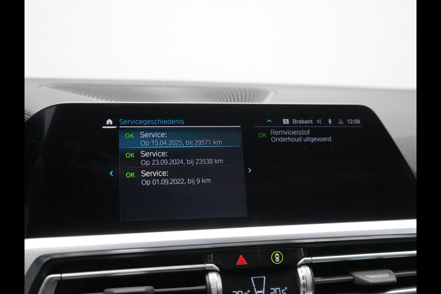 BMW 3 Serie Touring 330e M Sport PHEV 293pk Dealer O.H. Dravitgrau | Head Up | Camera | Laser LED | Sfeerverlichting | Lederen Sportstoelen & Stuur Verwarmd | Apple Carplay | Keyless | Blis | 19"L.M | Virtual | Navigatie | DAB | Plug In Hybrid |