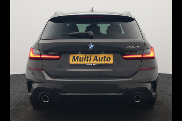 BMW 3 Serie Touring 330e M Sport PHEV 293pk Dealer O.H. Dravitgrau | Head Up | Camera | Laser LED | Sfeerverlichting | Lederen Sportstoelen & Stuur Verwarmd | Apple Carplay | Keyless | Blis | 19"L.M | Virtual | Navigatie | DAB | Plug In Hybrid |