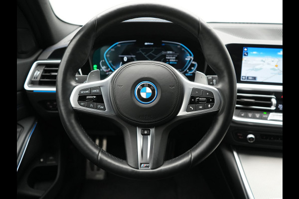BMW 3 Serie Touring 330e M Sport PHEV 293pk Dealer O.H. Dravitgrau | Head Up | Camera | Laser LED | Sfeerverlichting | Lederen Sportstoelen & Stuur Verwarmd | Apple Carplay | Keyless | Blis | 19"L.M | Virtual | Navigatie | DAB | Plug In Hybrid |