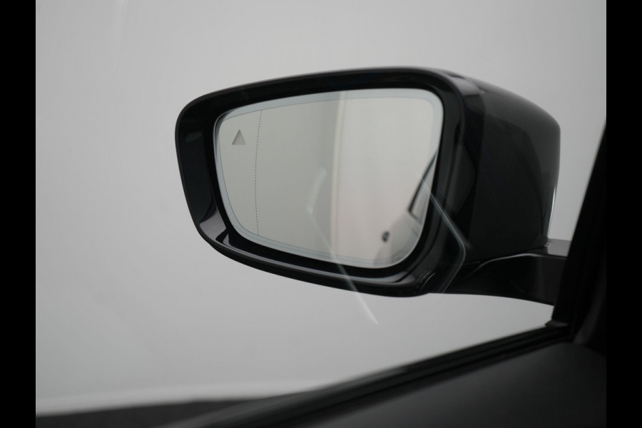BMW 3 Serie Touring 330e M Sport PHEV 293pk Dealer O.H. Dravitgrau | Head Up | Camera | Laser LED | Sfeerverlichting | Lederen Sportstoelen & Stuur Verwarmd | Apple Carplay | Keyless | Blis | 19"L.M | Virtual | Navigatie | DAB | Plug In Hybrid |