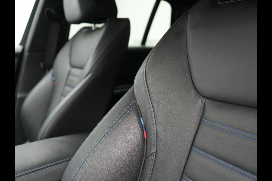 BMW 3 Serie Touring 330e M Sport PHEV 293pk Dealer O.H. Dravitgrau | Head Up | Camera | Laser LED | Sfeerverlichting | Lederen Sportstoelen & Stuur Verwarmd | Apple Carplay | Keyless | Blis | 19"L.M | Virtual | Navigatie | DAB | Plug In Hybrid |