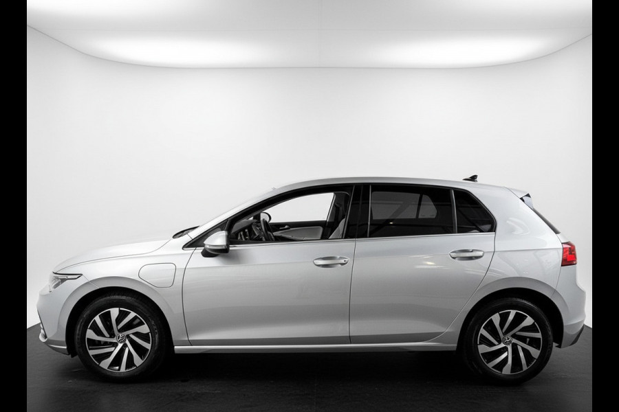 Volkswagen Golf eHybrid PHEV 204PK DSG STYLE CAMERA/VELOURS/NAVI/IQ-LIGHT