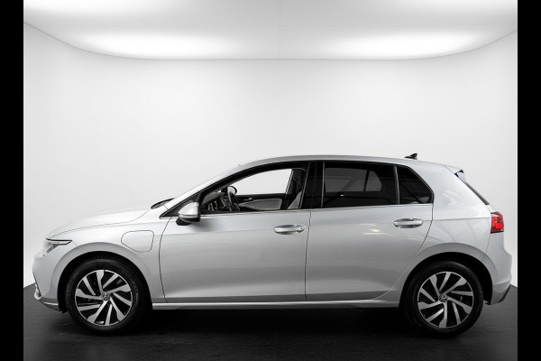 Volkswagen Golf eHybrid PHEV 204PK DSG STYLE CAMERA/VELOURS/NAVI/IQ-LIGHT