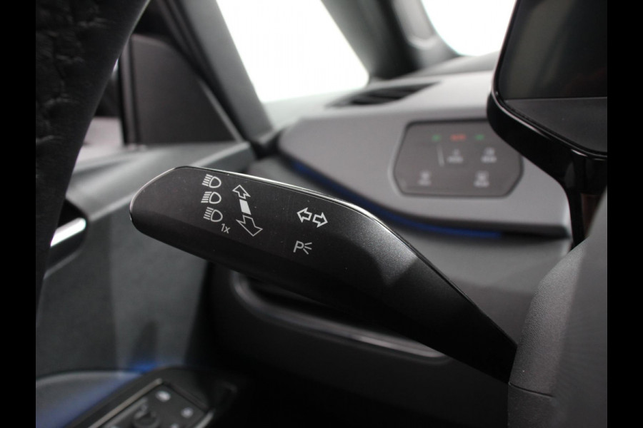 Volkswagen ID.3 Pro 58 kWh SOH 90% 18"Lichtmetalen Velgen Navigatie Parkeer sensoren Adaptive Cruise Control Climate Control
