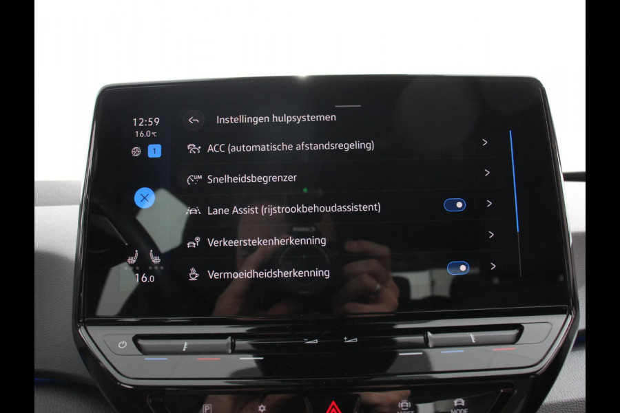 Volkswagen ID.3 Pro 58 kWh SOH 90% 18"Lichtmetalen Velgen Navigatie Parkeer sensoren Adaptive Cruise Control Climate Control