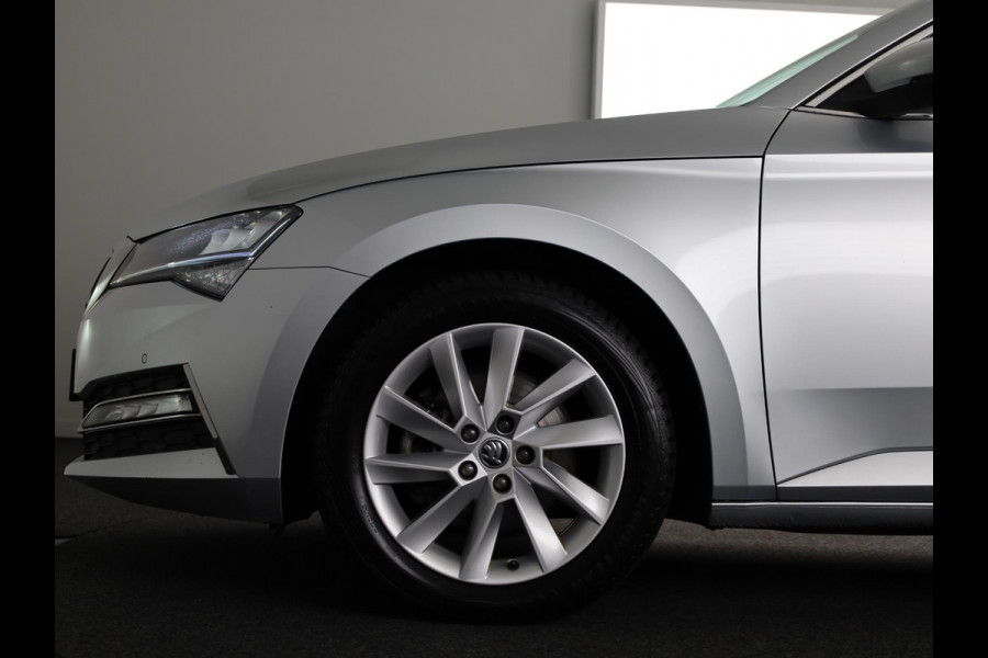 Škoda Superb Combi 1.5 TSI iV Business Edition 115 kW / 156 pk | 6-Gang DSG | Navigatie | Parkeersensoren | Stoelverwarming | Keyless entry |