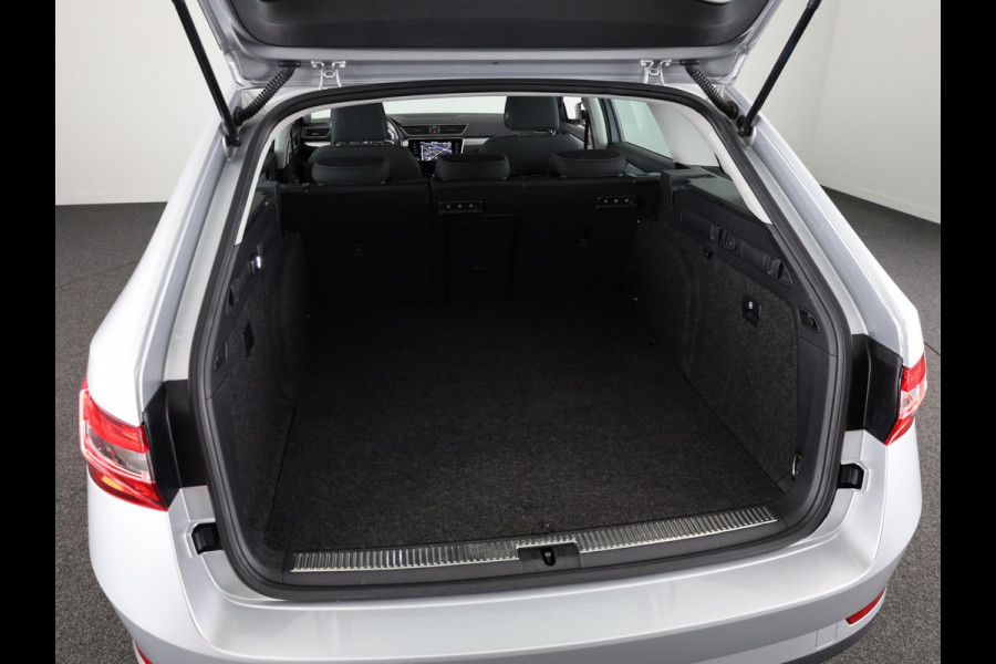 Škoda Superb Combi 1.5 TSI iV Business Edition 115 kW / 156 pk | 6-Gang DSG | Navigatie | Parkeersensoren | Stoelverwarming | Keyless entry |