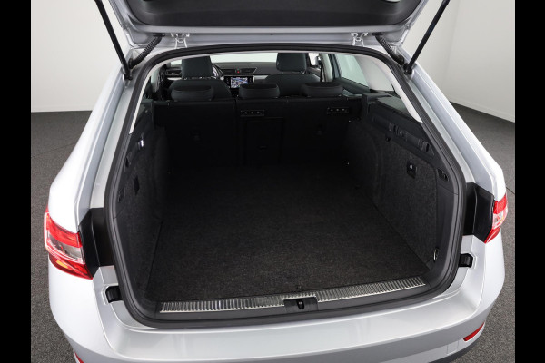Škoda Superb Combi 1.5 TSI iV Business Edition 115 kW / 156 pk | 6-Gang DSG | Navigatie | Parkeersensoren | Stoelverwarming | Keyless entry |