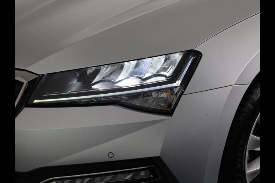 Škoda Superb Combi 1.5 TSI iV Business Edition 115 kW / 156 pk | 6-Gang DSG | Navigatie | Parkeersensoren | Stoelverwarming | Keyless entry |