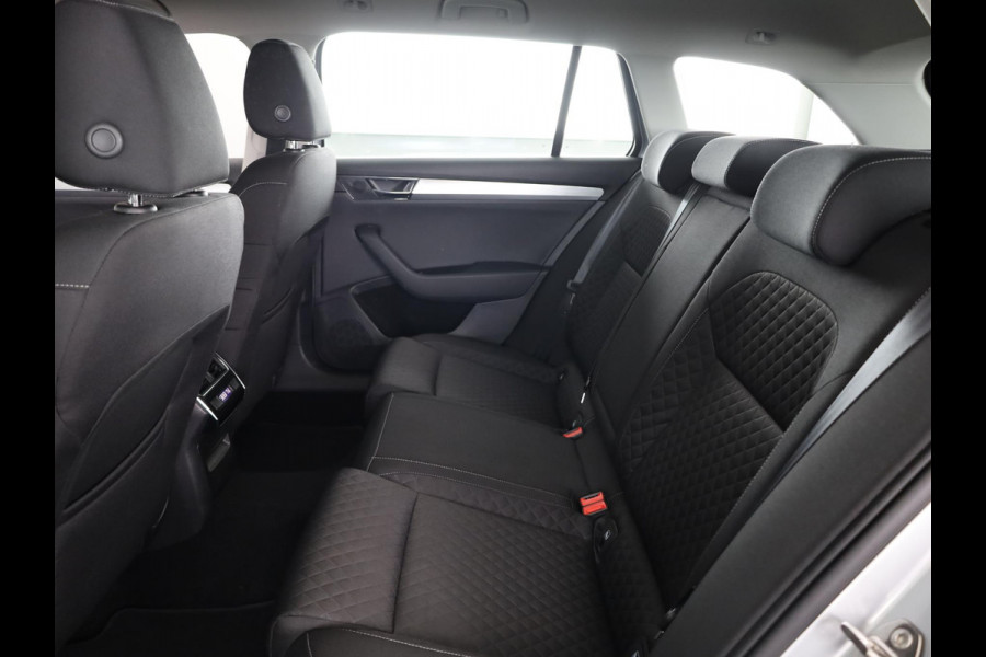 Škoda Superb Combi 1.5 TSI iV Business Edition 115 kW / 156 pk | 6-Gang DSG | Navigatie | Parkeersensoren | Stoelverwarming | Keyless entry |