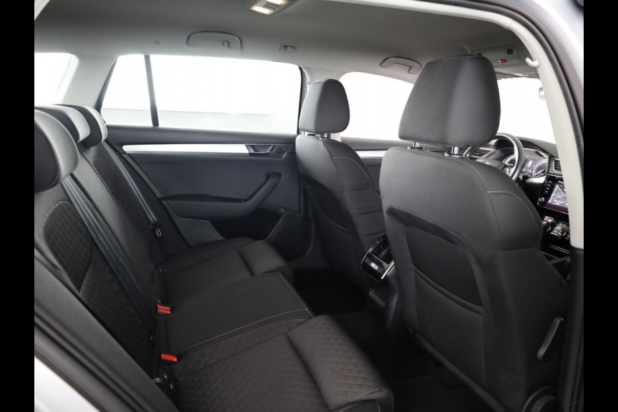 Škoda Superb Combi 1.5 TSI iV Business Edition 115 kW / 156 pk | 6-Gang DSG | Navigatie | Parkeersensoren | Stoelverwarming | Keyless entry |