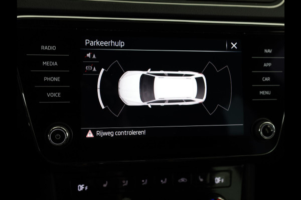 Škoda Superb Combi 1.5 TSI iV Business Edition 115 kW / 156 pk | 6-Gang DSG | Navigatie | Parkeersensoren | Stoelverwarming | Keyless entry |