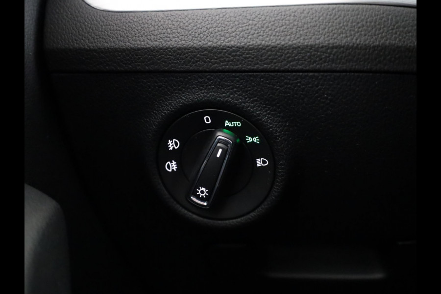 Škoda Superb Combi 1.5 TSI iV Business Edition 115 kW / 156 pk | 6-Gang DSG | Navigatie | Parkeersensoren | Stoelverwarming | Keyless entry |