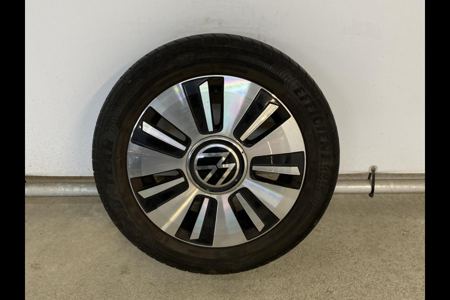 Volkswagen e-Up! e-up! Style 83 pk | Navigatie via App | Autom. airco | Cruise control | Parkeersensoren achter | Achteruitrijcamera | Stoelverwarming |