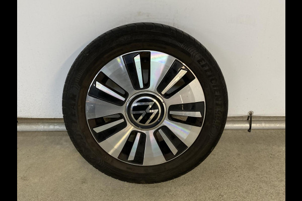 Volkswagen e-Up! e-up! Style 83 pk | Navigatie via App | Autom. airco | Cruise control | Parkeersensoren achter | Achteruitrijcamera | Stoelverwarming |