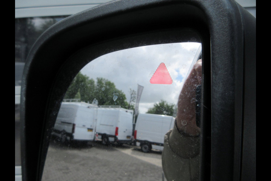 Mercedes-Benz Sprinter 215 CDI L2H2 Airco, Camera, Navigatie ,Trekhaak ,3-Zits.