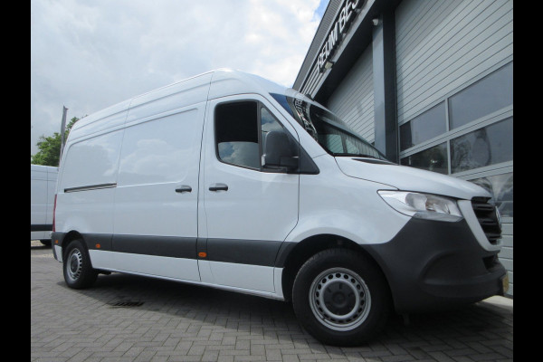 Mercedes-Benz Sprinter 215 CDI L2H2 Airco, Camera, Navigatie ,Trekhaak ,3-Zits.