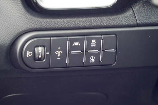 Kia Ceed 1.0 T-GDi DynamicPlusLine / 104dkm NAP / Navi / Stoelverw. / Stuurverw. / Camera / Keyless
