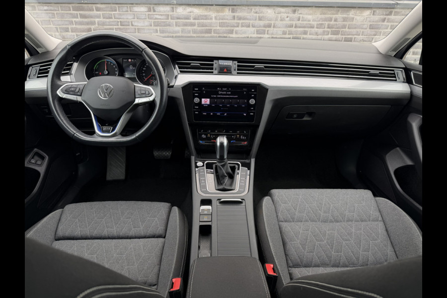 Volkswagen Passat Variant 1.4 TSI PHEV GTE Business | Carplay | Camera | LED | Navi | Adap. Cruise