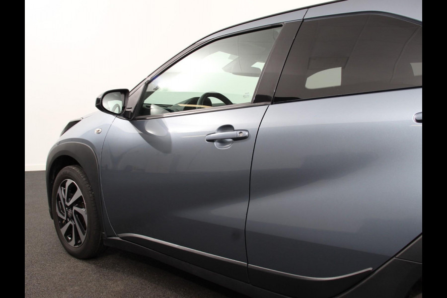 Toyota Aygo X 1.0 VVT-i S-CVT Automaat Trend Navigatie Apple Carplay/Android Auto Climate Control Cruise Control Adaptive 17" Lichtmetalen velgen Camera