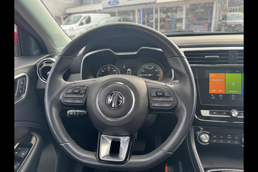 MG Mg Zs EV Luxury 45 kWh | 143pk | Panoramadak | Elektrisch Verstelbare Stoelen | Dodehoeksensoren | SOH 93.6%