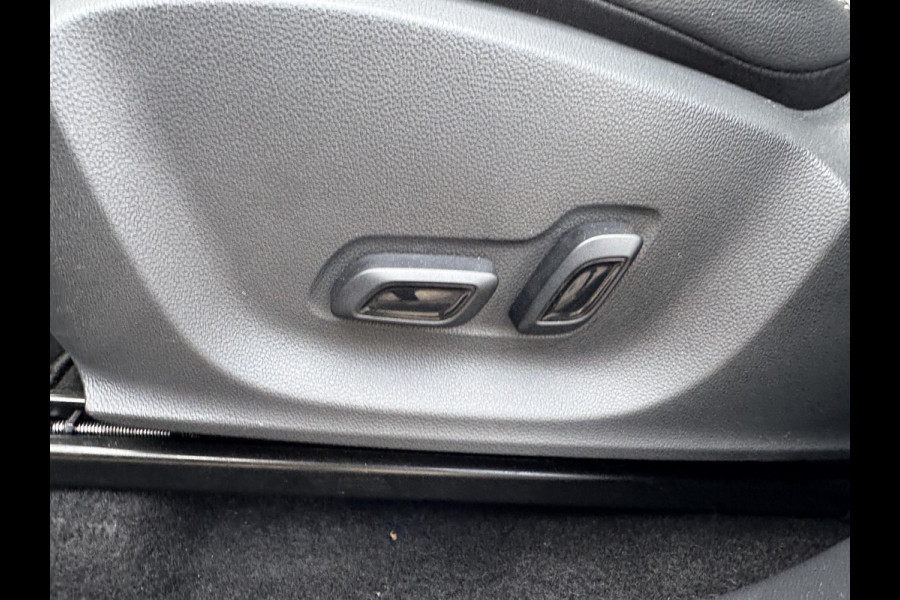 MG Mg Zs EV Luxury 45 kWh | 143pk | Panoramadak | Elektrisch Verstelbare Stoelen | Dodehoeksensoren | SOH 93.6%