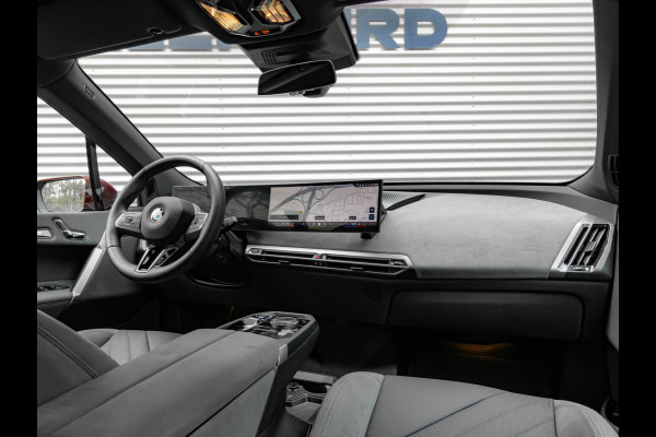 BMW iX xDrive60 112kWh - M-Sport - Trekhaak - ACC- Harman Kardon